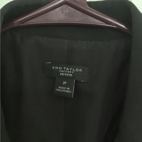5/$20 Ann Taylor size 2P tailored 2-button blazer, lined. black. Worn once. - Picture 7 of 8